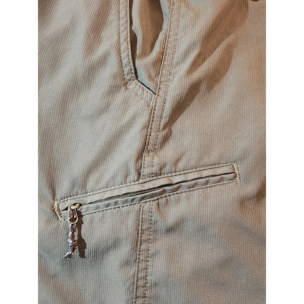 Wrangler Mens Shorts, Green, Size 44, Zip Pockets, Inseam‎ 10 In, Flat Front